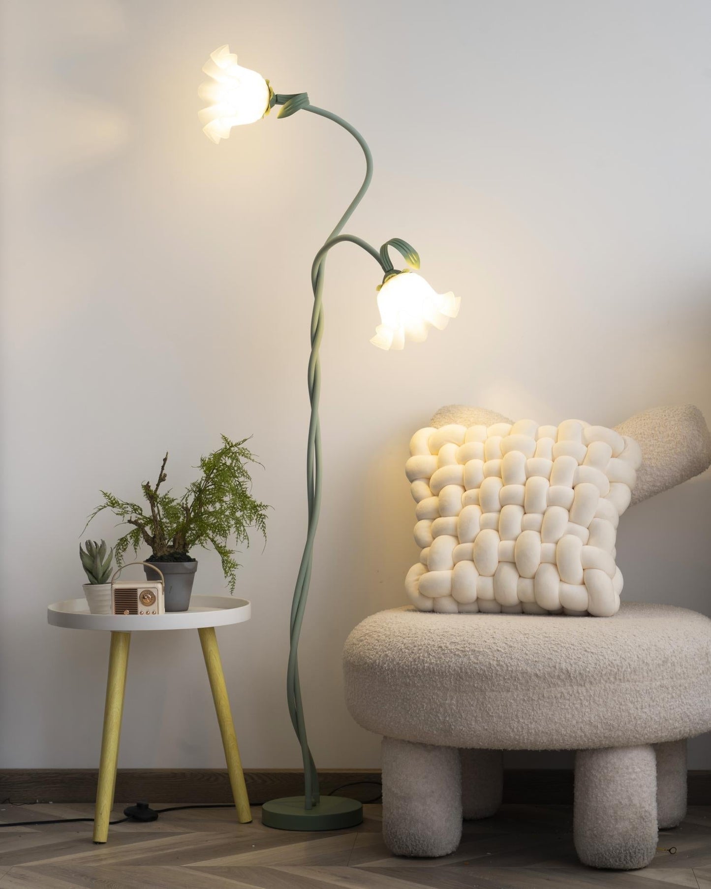 Calla Flower-Inspired Floor Lamp with Glow