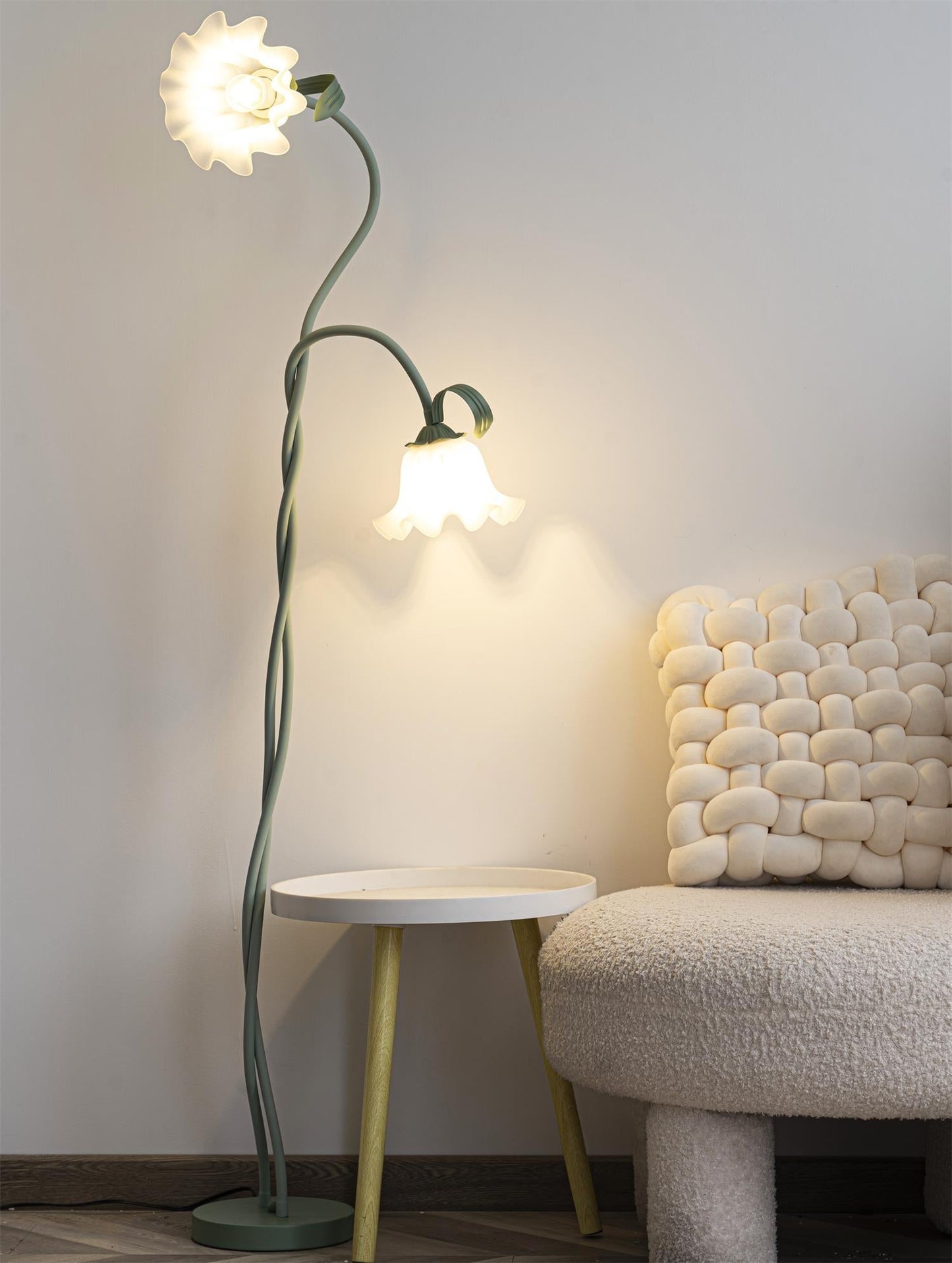 Calla Flower-Inspired Floor Lamp with Glow