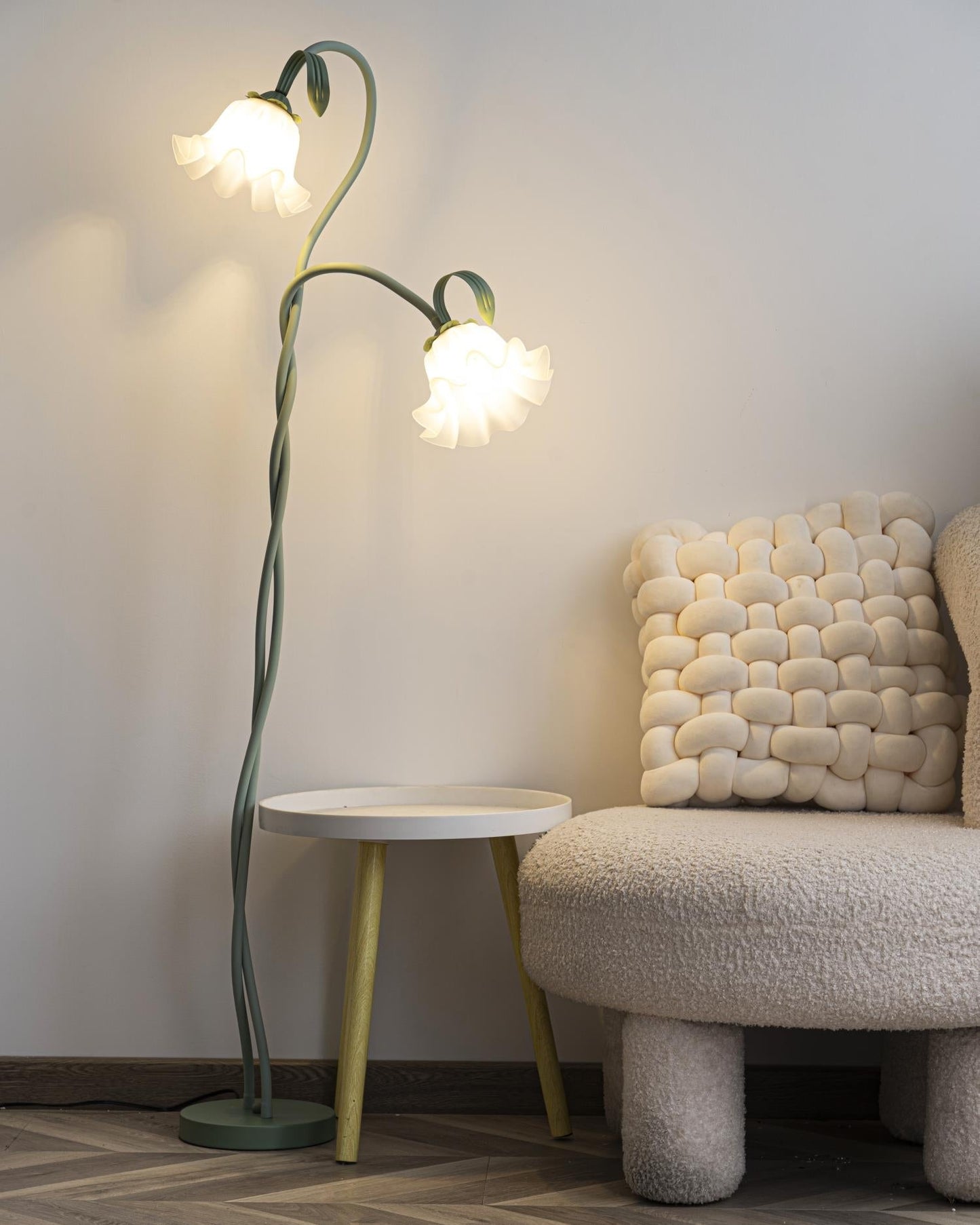 Calla Flower-Inspired Floor Lamp with Glow