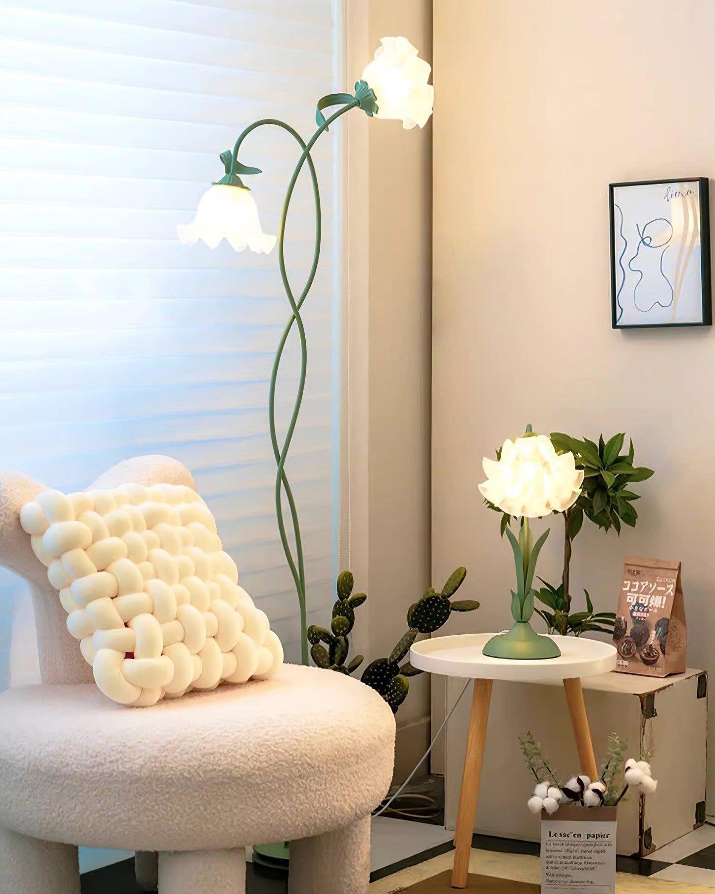Calla Flower-Inspired Floor Lamp with Glow