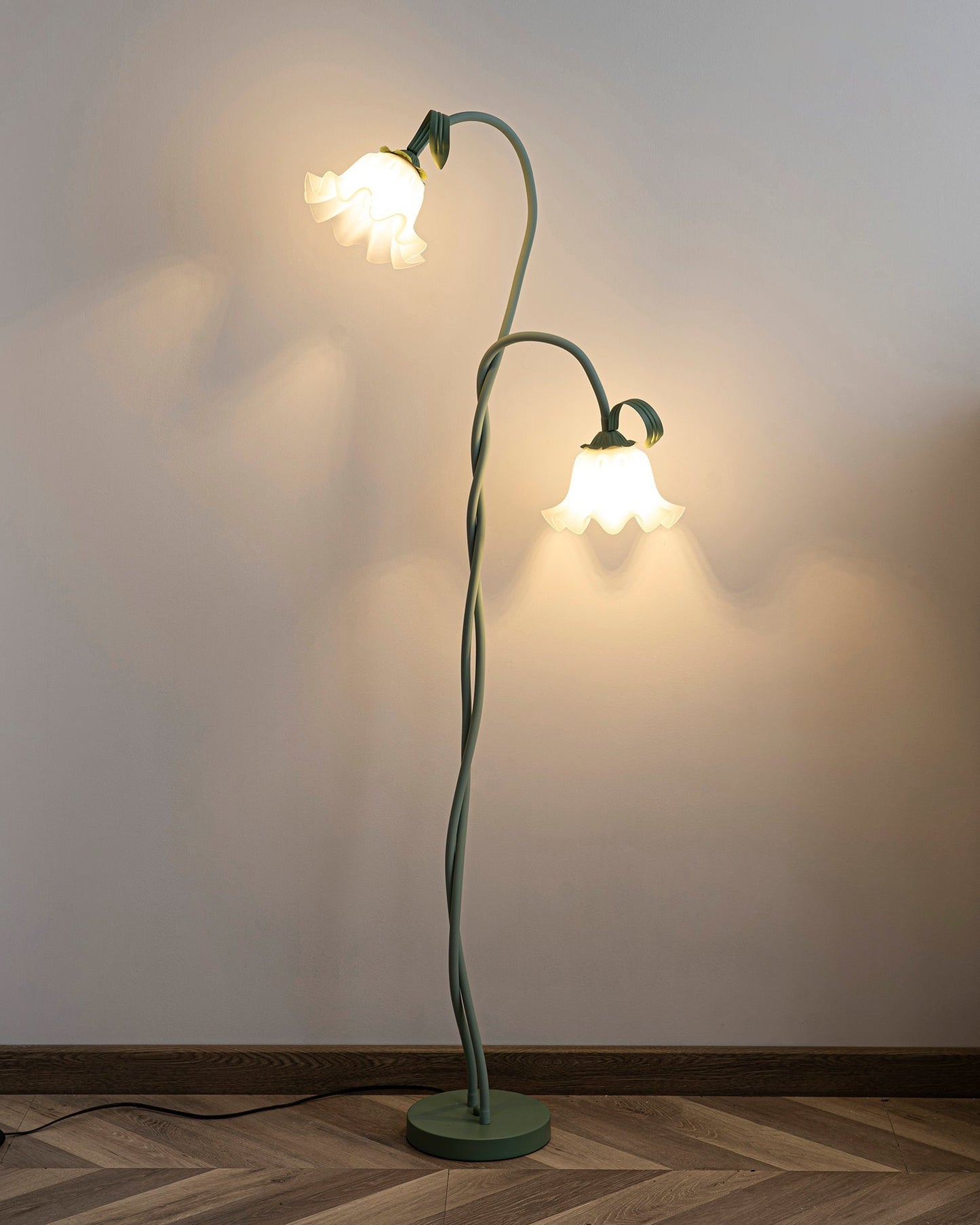 Calla Flower-Inspired Floor Lamp with Glow