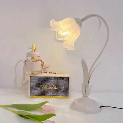 Vintage Adjustable Flower Table Lamp Metal Design